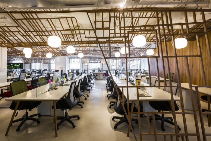 木質(zhì)架構的現(xiàn)代風辦公室設計