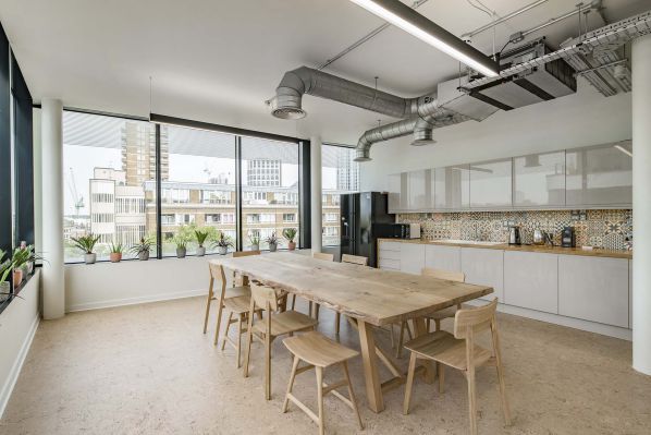 辦公室裝修設(shè)計的簡潔明快氛圍